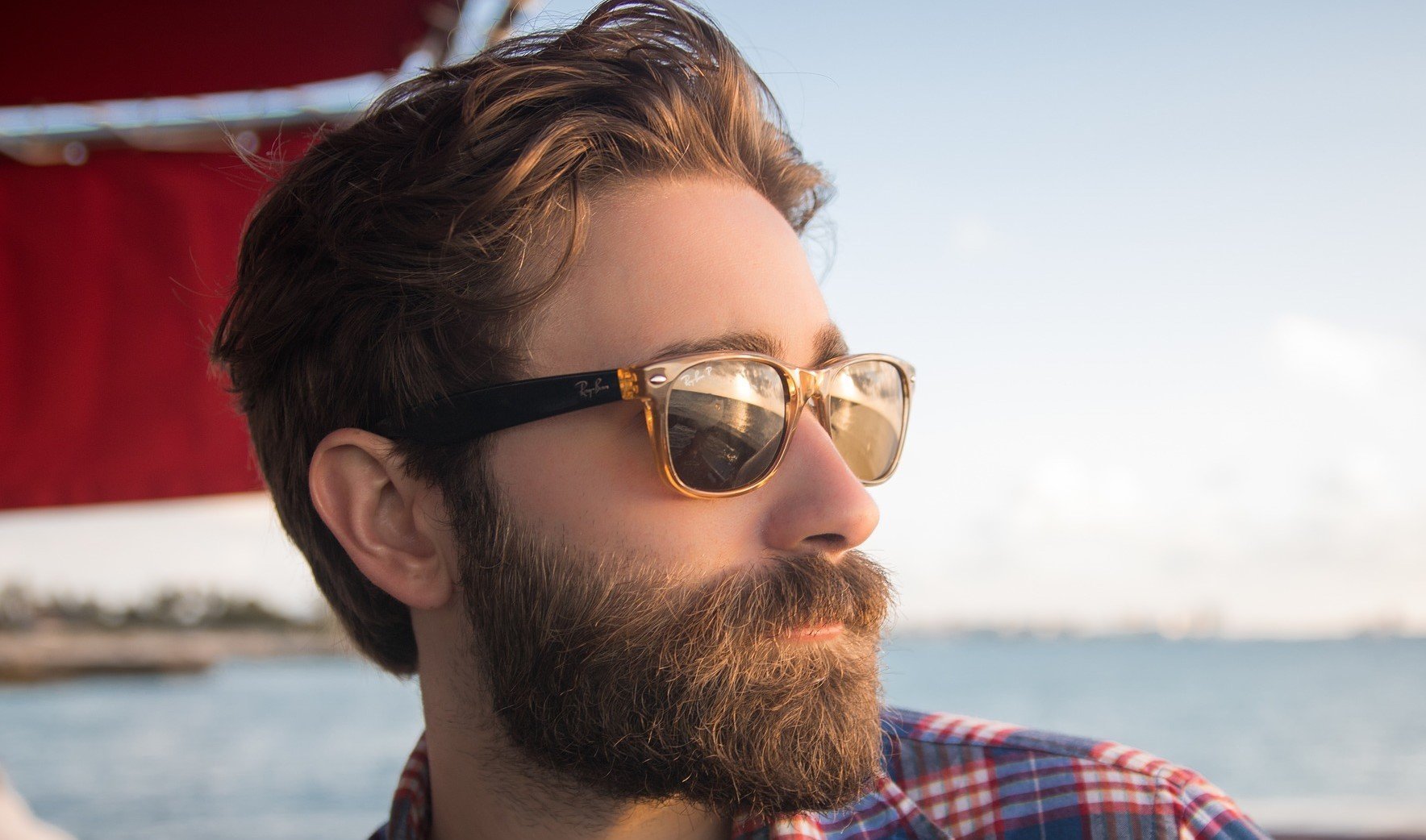 How to Keep Beard Hairs from Sticking Out (and Lay Flat) RHBC by